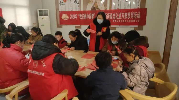 简篇-中心街街道妇联:巧手剪纸迎新春、传承民俗添年味