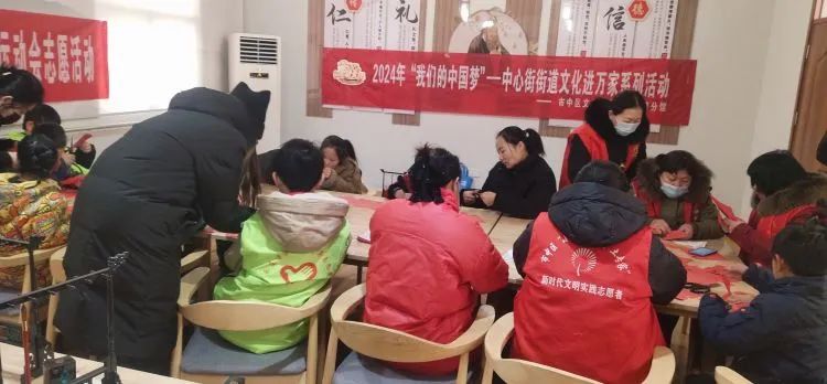 简篇-中心街街道妇联:巧手剪纸迎新春、传承民俗添年味