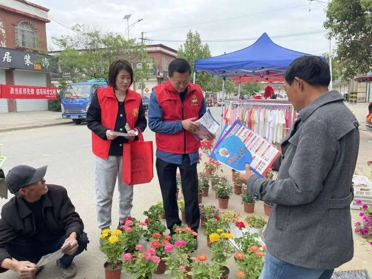 简篇-税郭镇妇联联合多部门开展"反邪、反诈"宣传活动